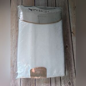 Basketweave Tablecloth in White